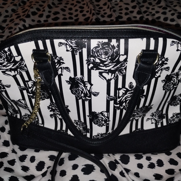 Betsey Black and White Floral Handbag - Picture 7 of 7